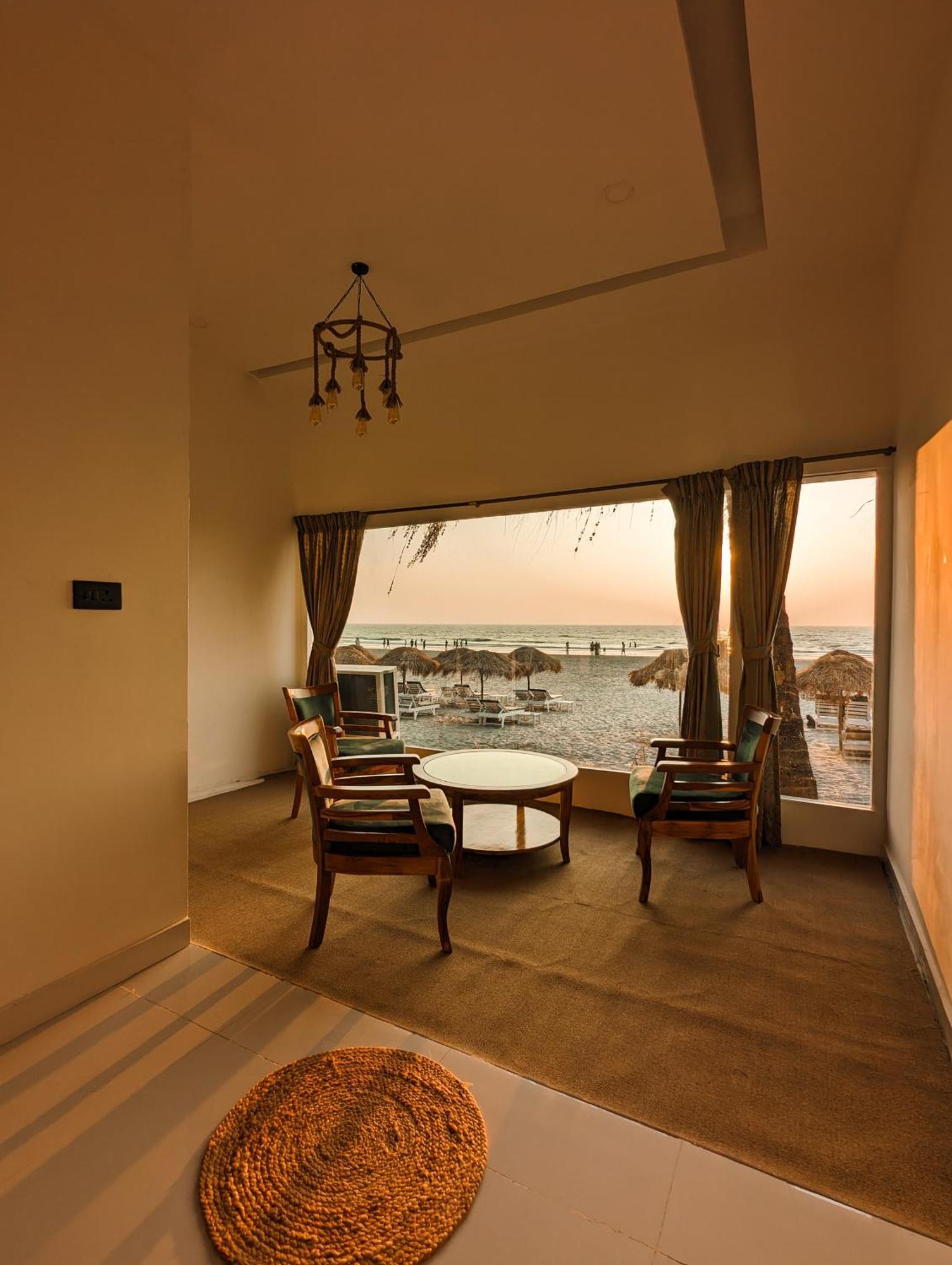 Aqua Beach Stays Ashwem Mandrem Kültér fotó