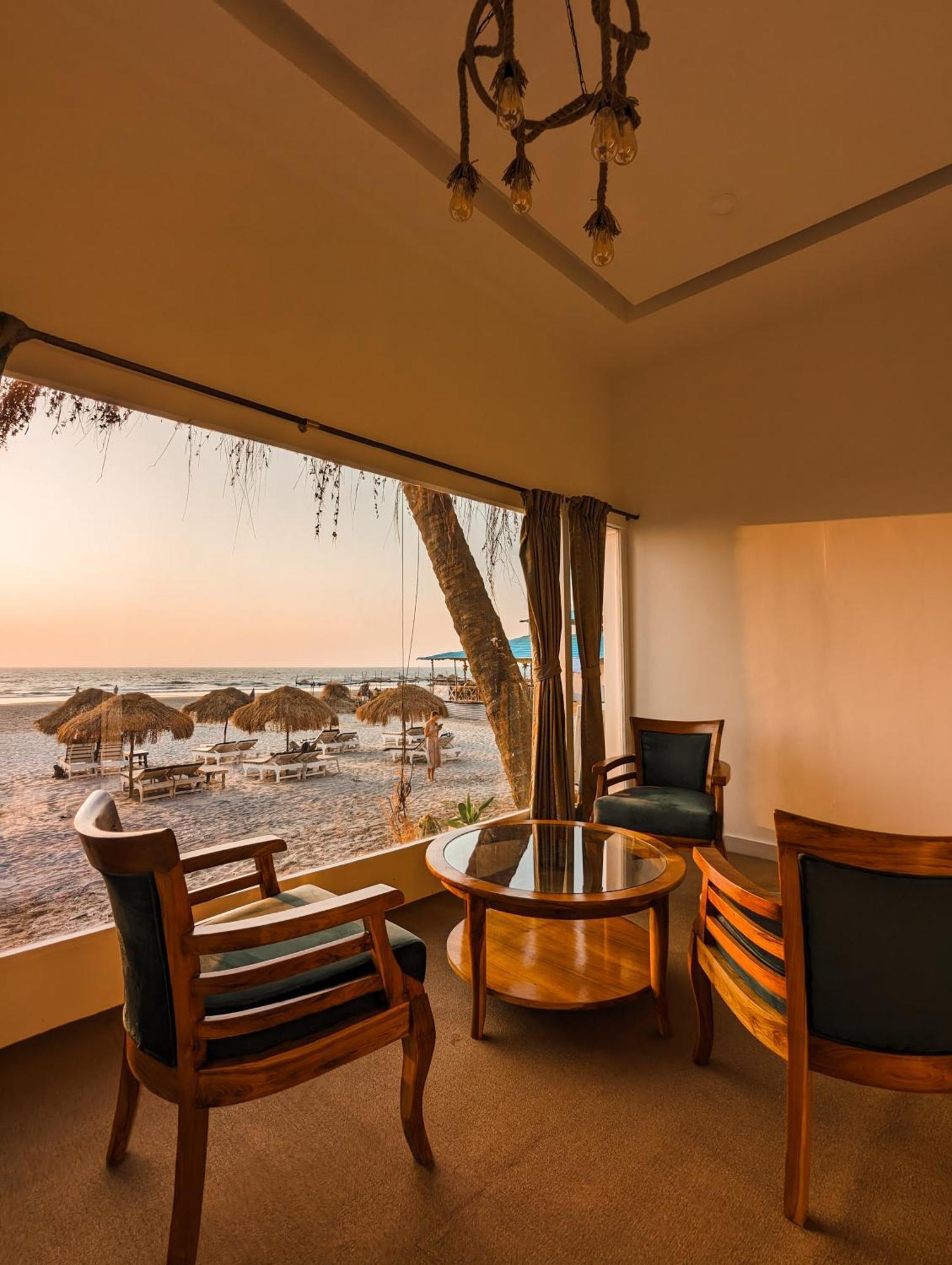 Aqua Beach Stays Ashwem Mandrem Kültér fotó