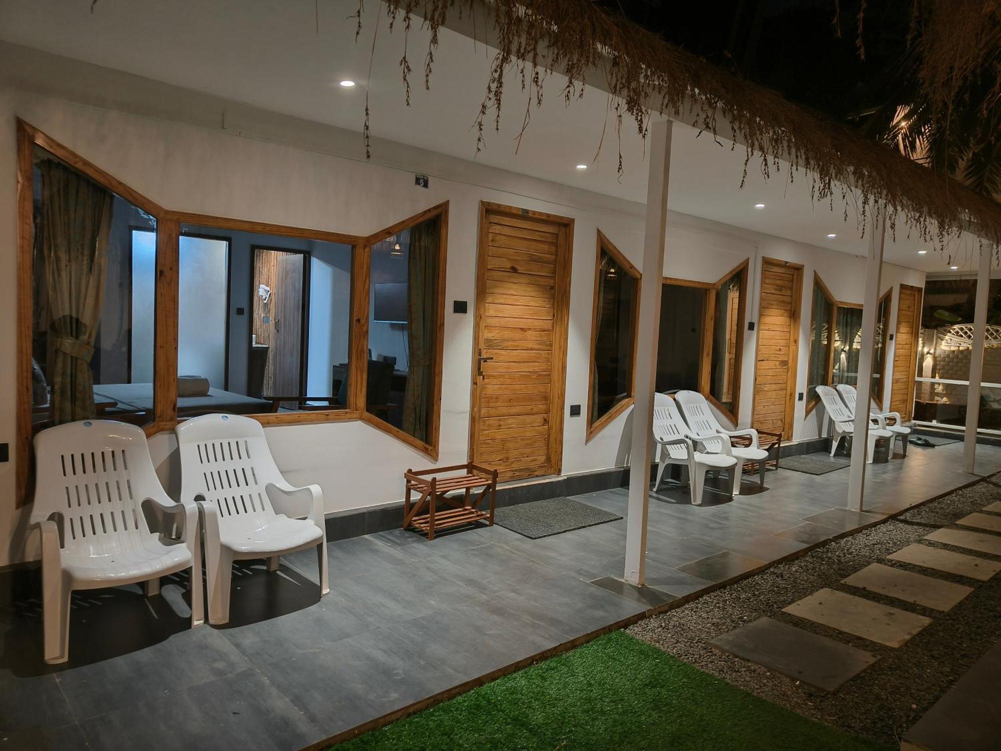 Aqua Beach Stays Ashwem Mandrem Kültér fotó