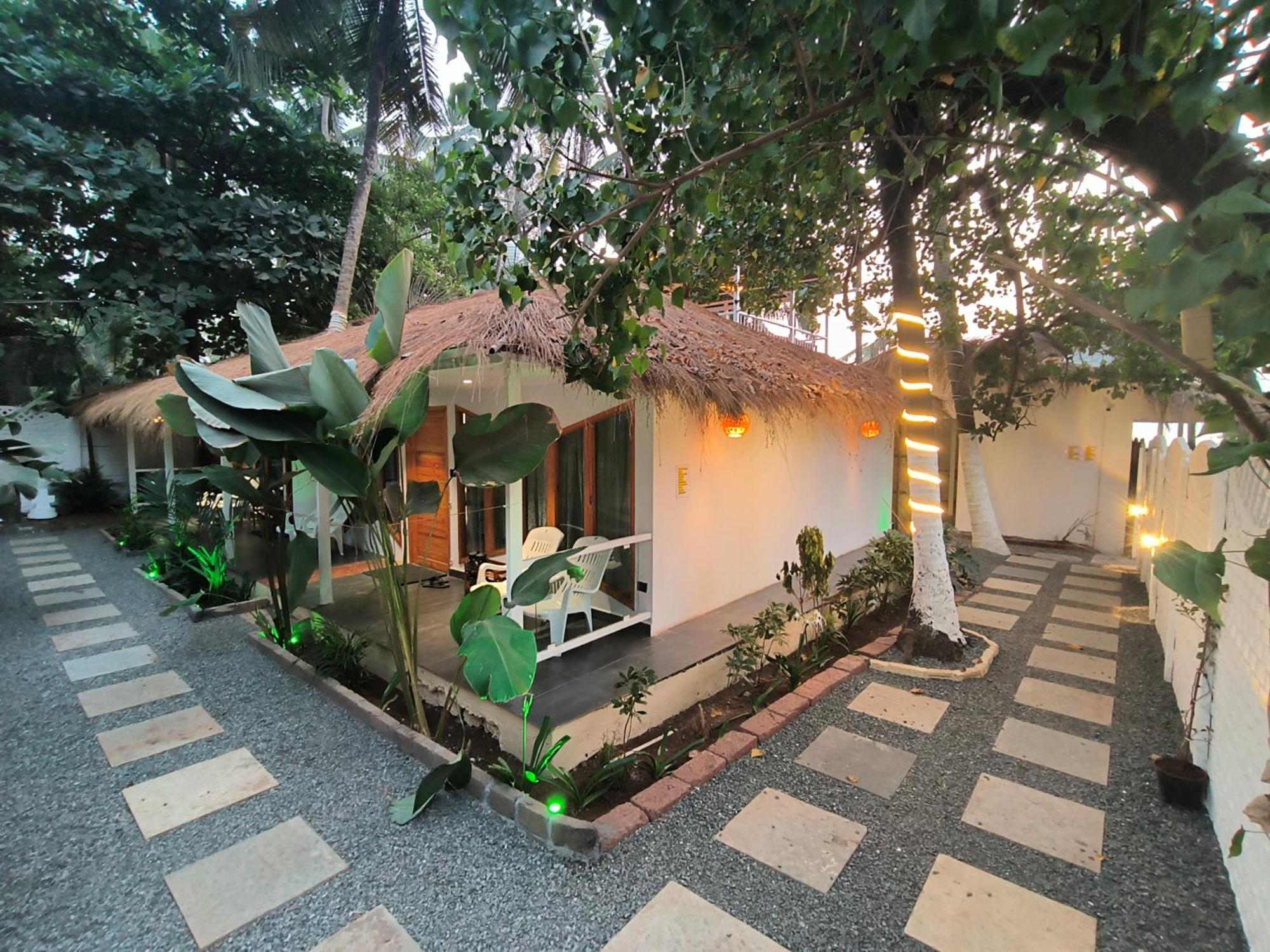 Aqua Beach Stays Ashwem Mandrem Kültér fotó