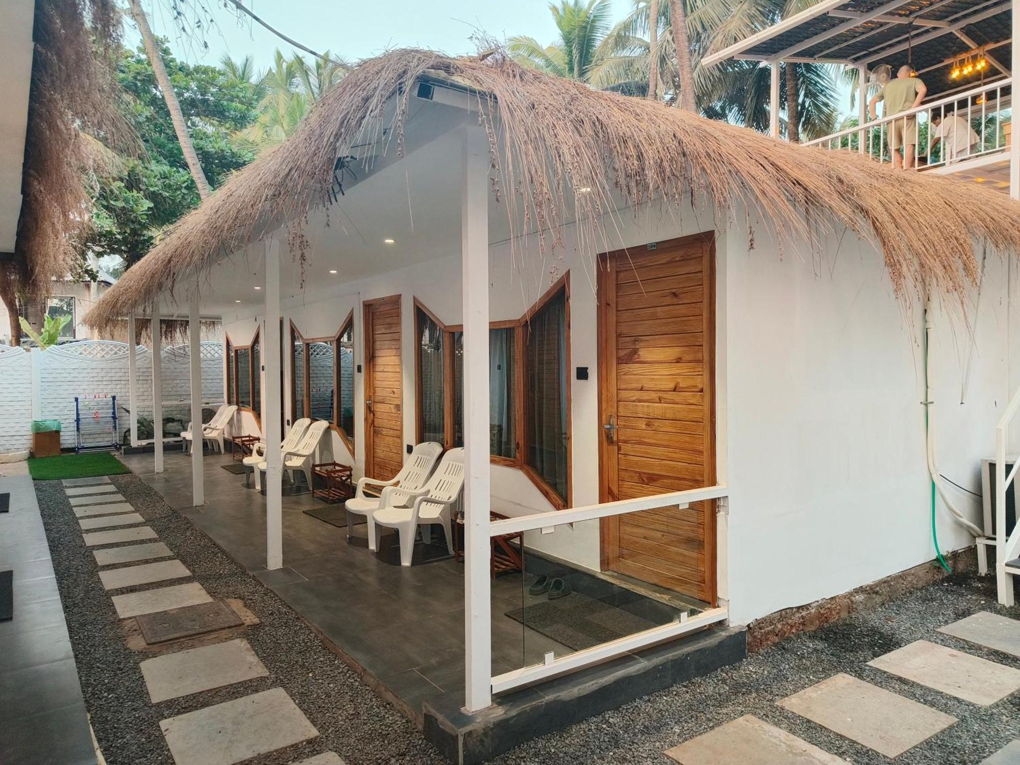 Aqua Beach Stays Ashwem Mandrem Kültér fotó