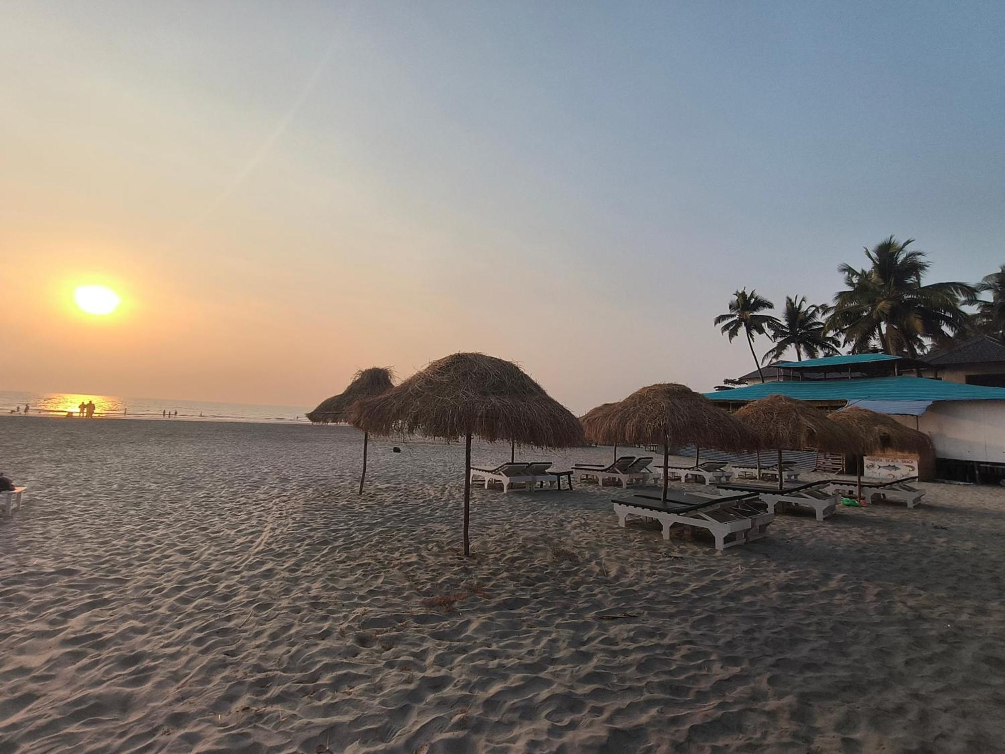 Aqua Beach Stays Ashwem Mandrem Kültér fotó