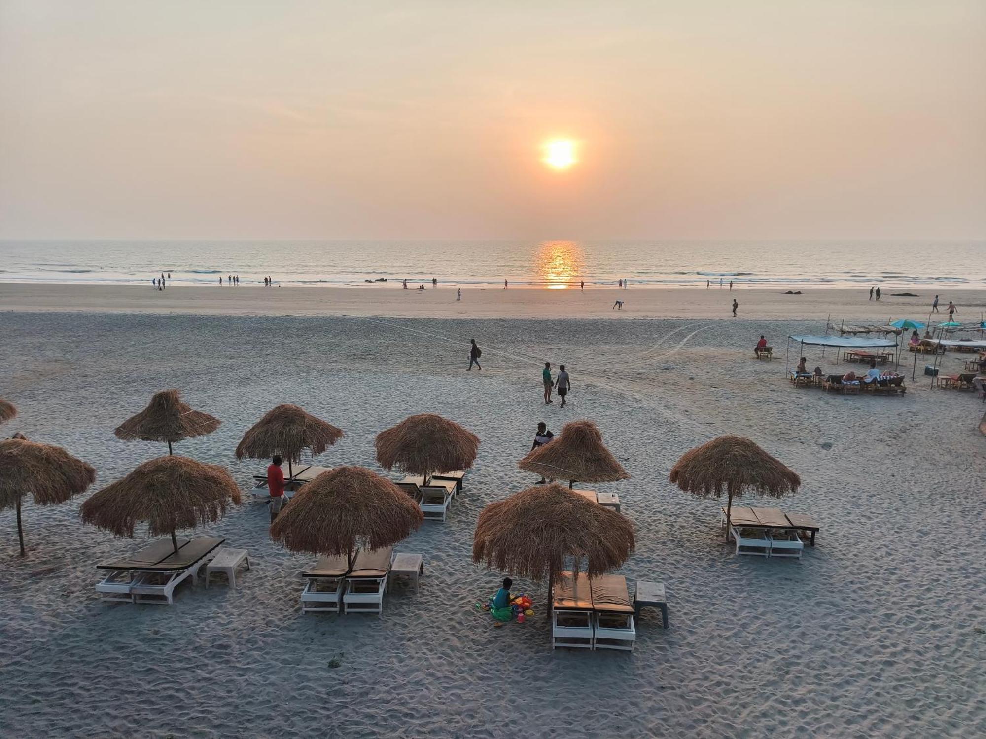 Aqua Beach Stays Ashwem Mandrem Kültér fotó