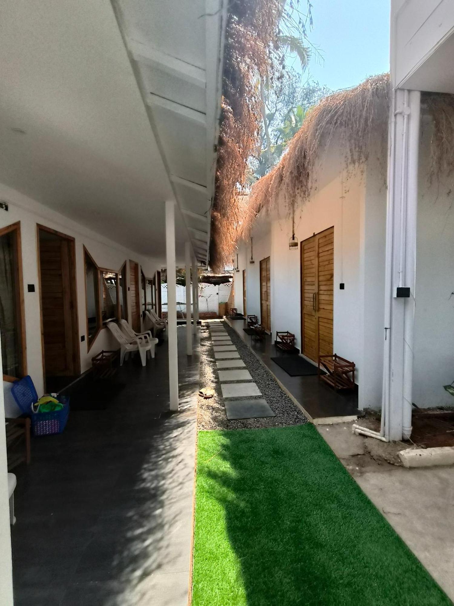 Aqua Beach Stays Ashwem Mandrem Kültér fotó