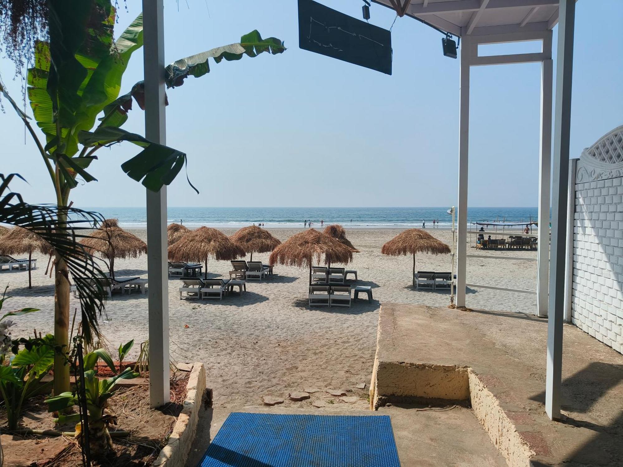 Aqua Beach Stays Ashwem Mandrem Kültér fotó