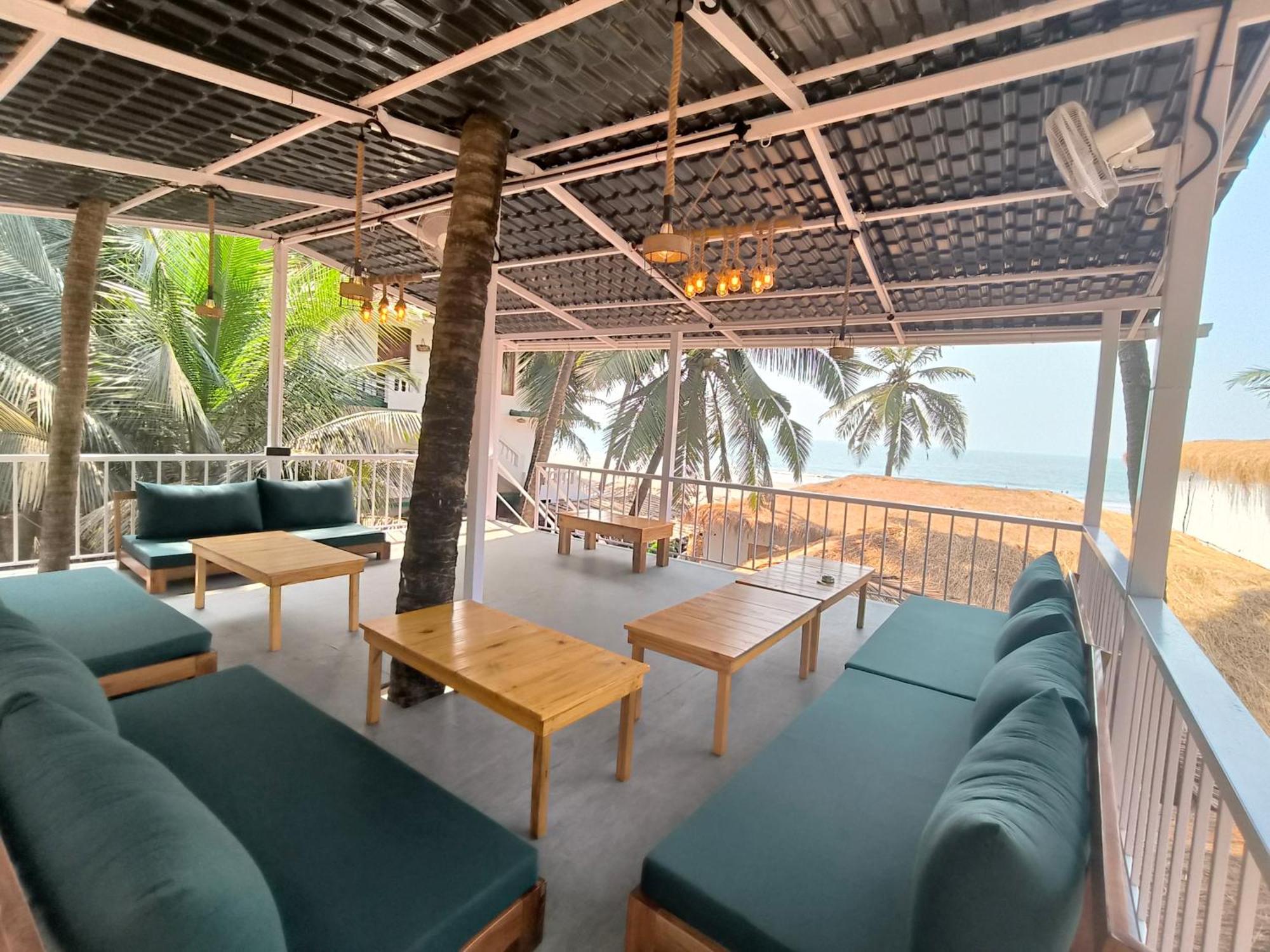 Aqua Beach Stays Ashwem Mandrem Kültér fotó