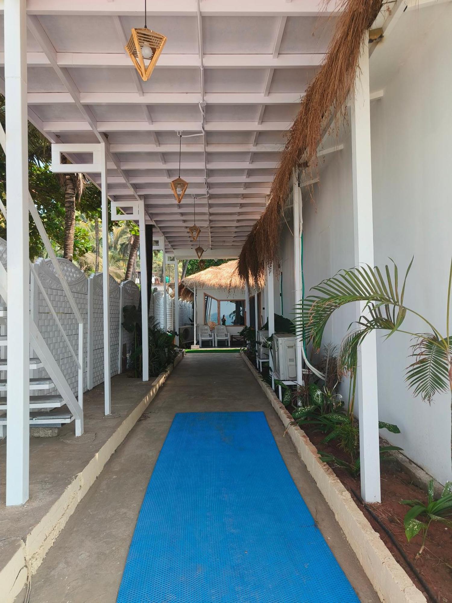 Aqua Beach Stays Ashwem Mandrem Kültér fotó