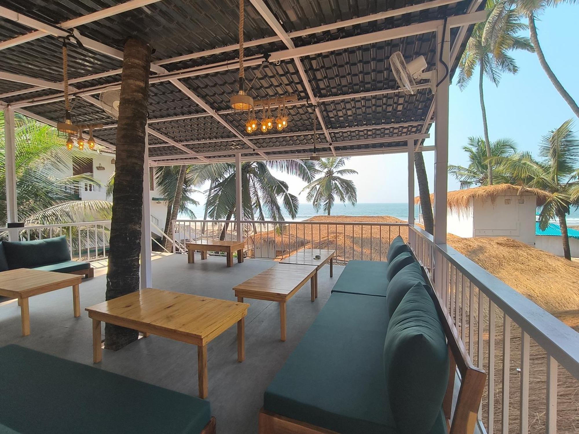 Aqua Beach Stays Ashwem Mandrem Kültér fotó