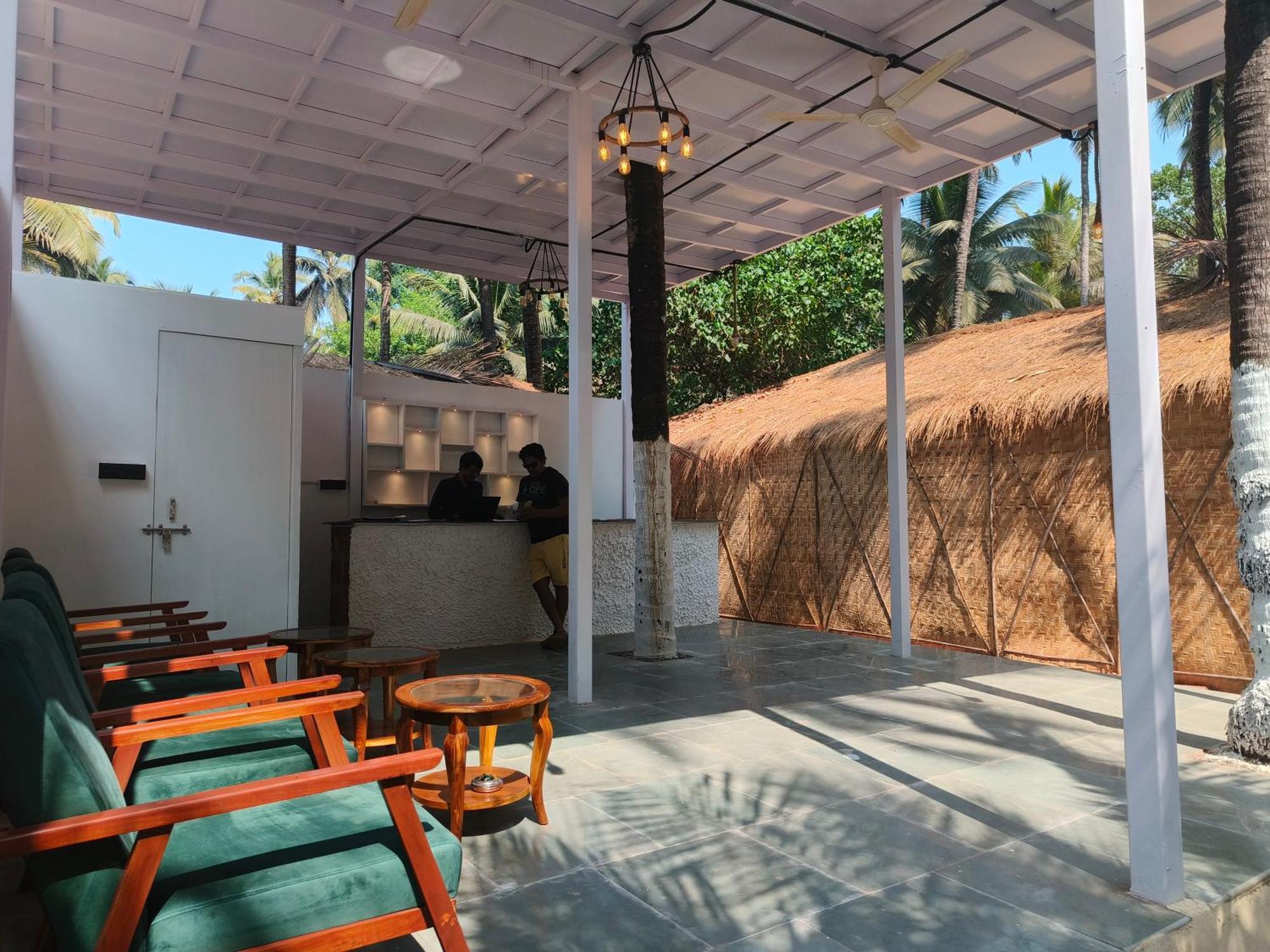 Aqua Beach Stays Ashwem Mandrem Kültér fotó