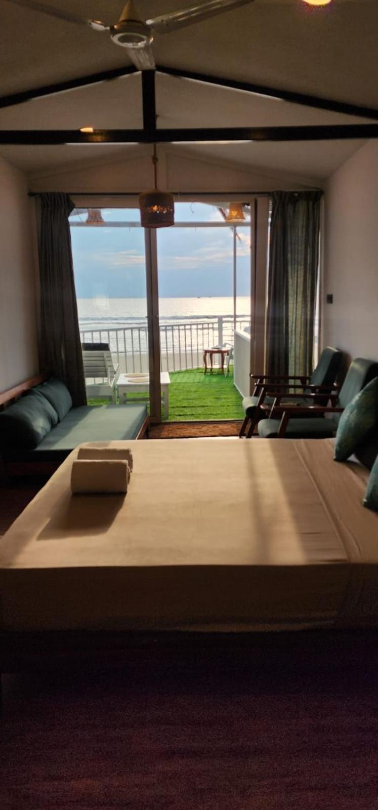 Aqua Beach Stays Ashwem Mandrem Kültér fotó