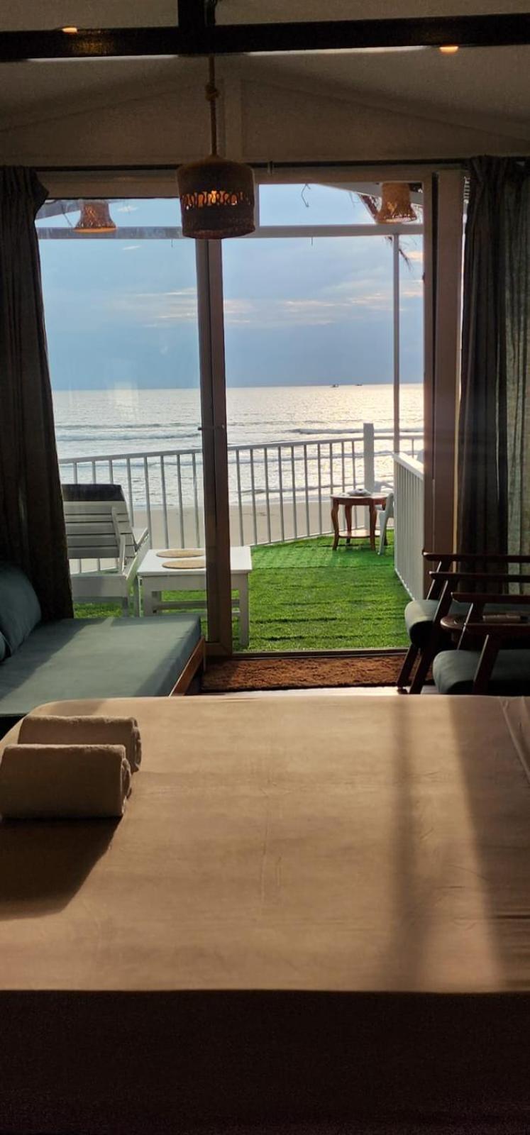 Aqua Beach Stays Ashwem Mandrem Kültér fotó