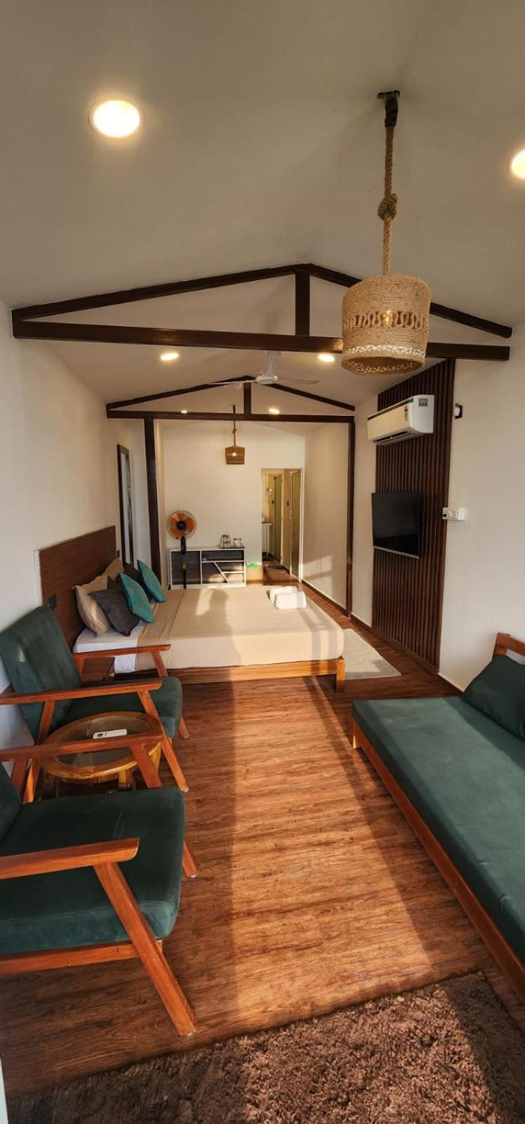 Aqua Beach Stays Ashwem Mandrem Kültér fotó