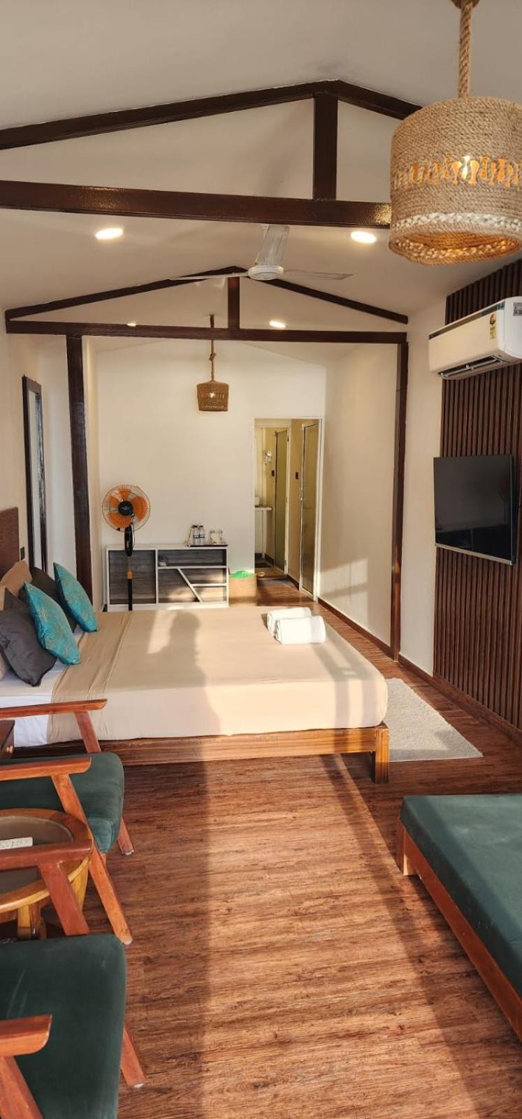 Aqua Beach Stays Ashwem Mandrem Kültér fotó